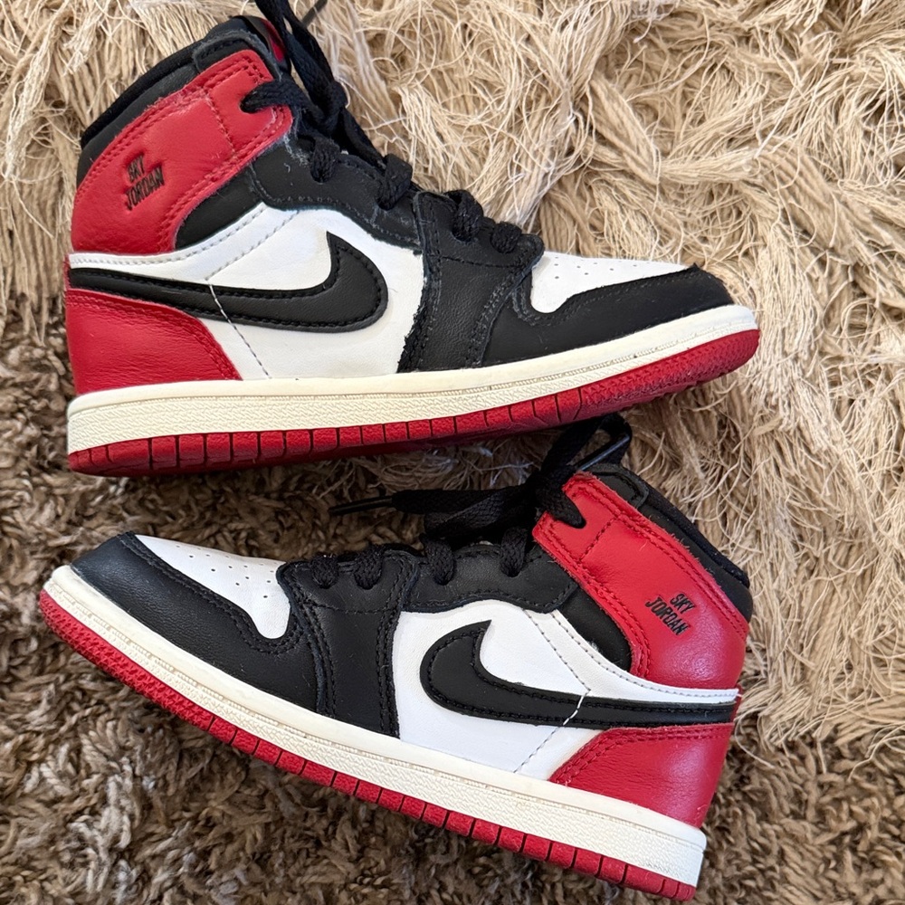 Jordan 1 Retro Black and Red Sneakers